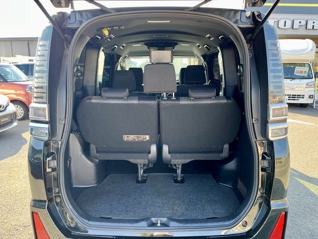 Toyota VOXY 2018-06 12617-9