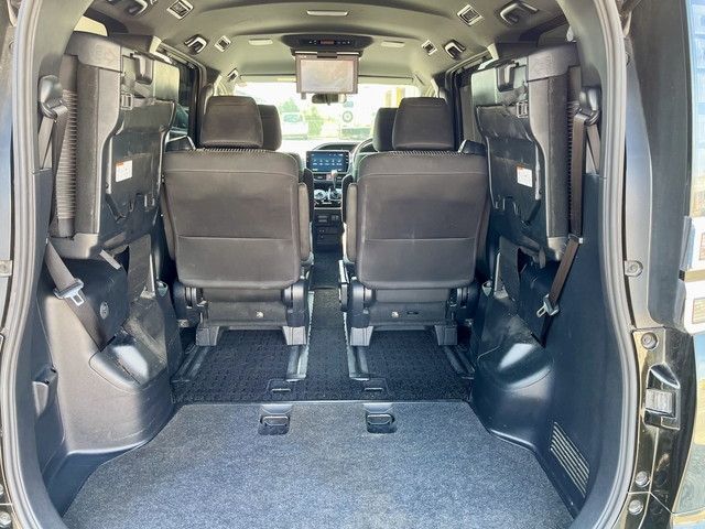 Toyota VOXY 2018-06 12617-10