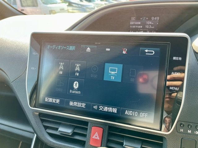 Toyota VOXY 2018-06 12617-24