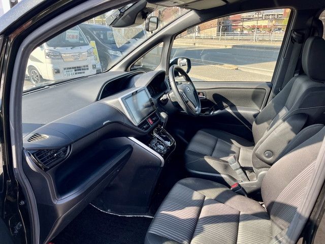 Toyota VOXY 2018-06 12617-5
