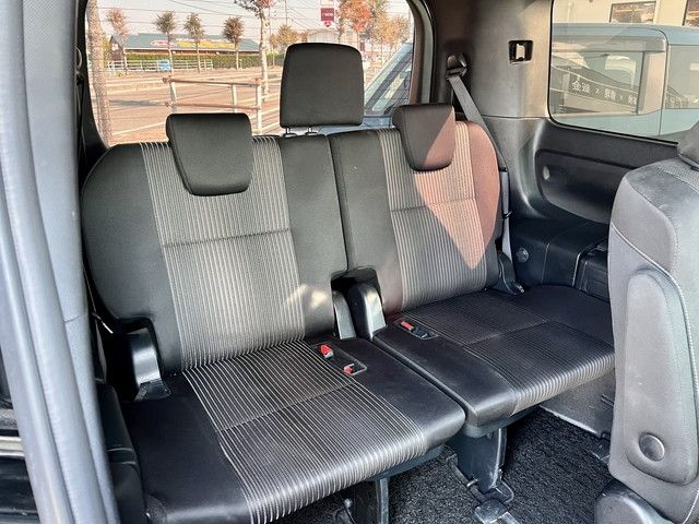 Toyota VOXY 2018-06 12617-13