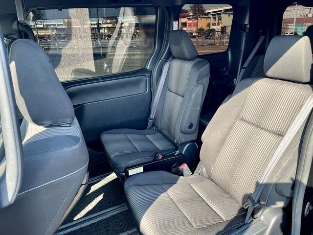 Toyota VOXY 2018-06 12617-6