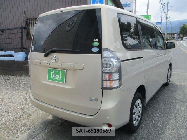 Toyota VOXY 2013-03 395027-2