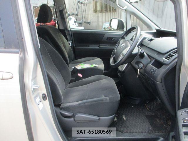 Toyota VOXY 2013-03 395027-17