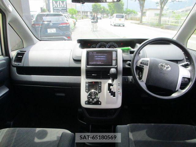 Toyota VOXY 2013-03 395027-1