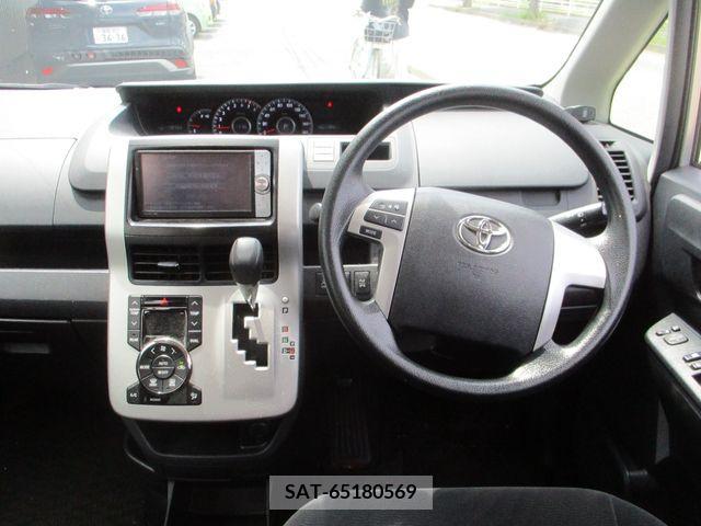 Toyota VOXY 2013-03 395027-3