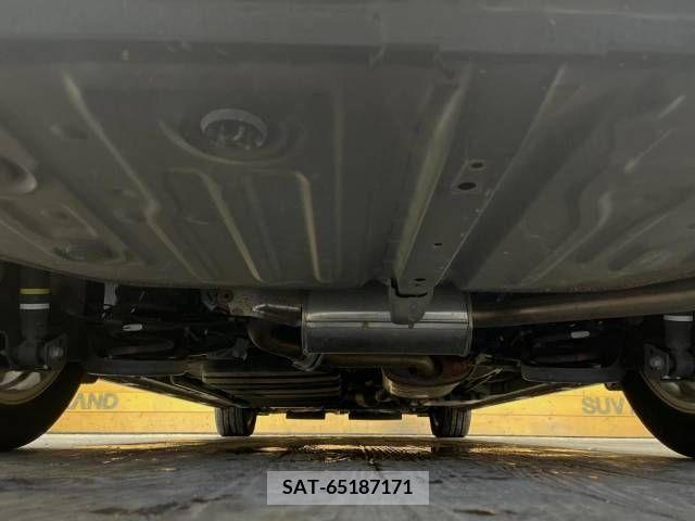 Toyota VOXY 2017-01 321498-19
