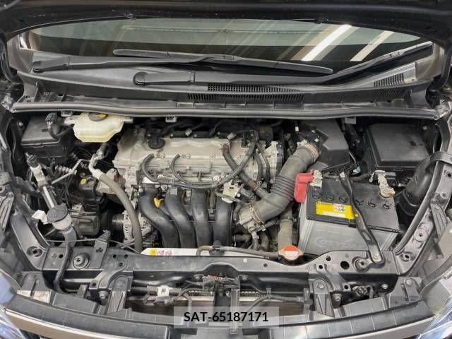 Toyota VOXY 2017-01 321498-18