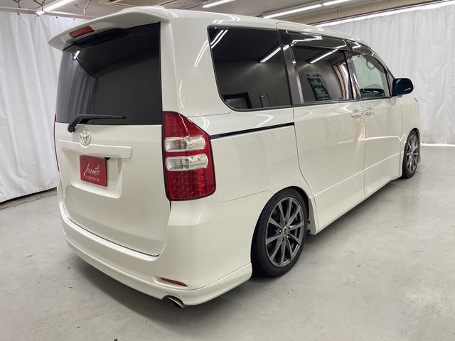 Toyota NOAH 2010-07 189223-4