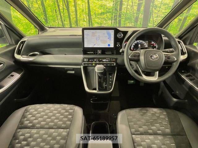 Toyota VOXY 2022-11 332985-1