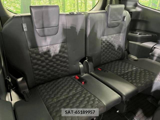 Toyota VOXY 2022-11 332985-9