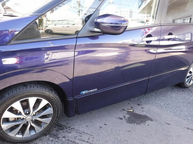 Nissan SERENA 2017-08 27443-7