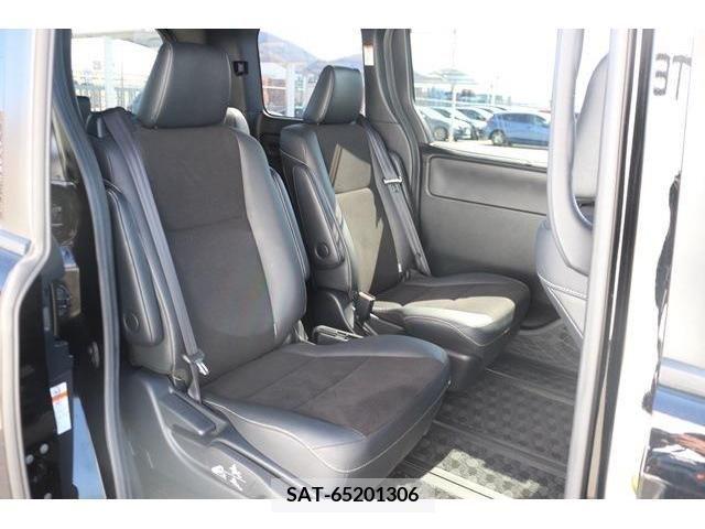 Toyota NOAH 2016-10 210393-13