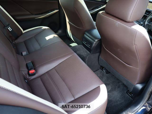 Lexus IS 2019-09 391854-10