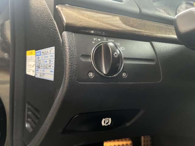 Mercedes Benz E-CLASS 2001-01 7914-12