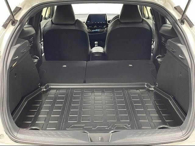 Toyota C-HR 2017-03 23388-10