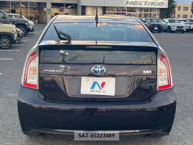 Toyota PRIUS 2013-10 366571-15