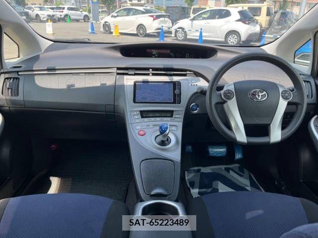 Toyota PRIUS 2013-10 366571-1