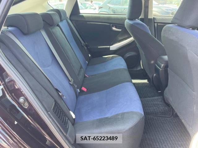 Toyota PRIUS 2013-10 366571-9
