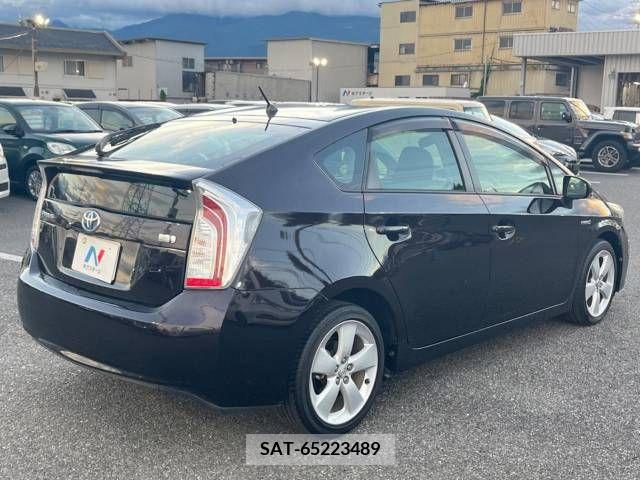 Toyota PRIUS 2013-10 366571-17