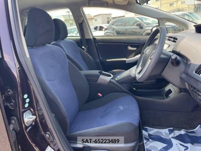 Toyota PRIUS 2013-10 366571-8