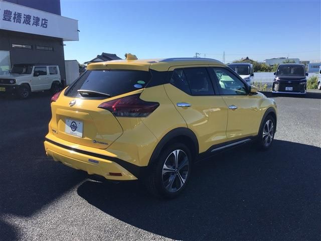 Nissan KICKS 2020-09 14514-5