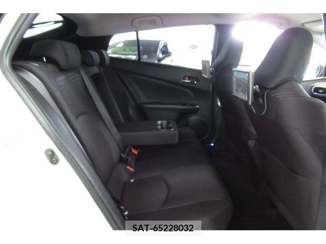 Toyota PRIUS 2017-03 247476-10
