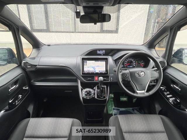 Toyota VOXY 2018-07 288878-1