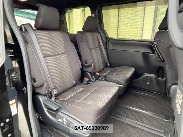 Toyota VOXY 2018-07 288878-9