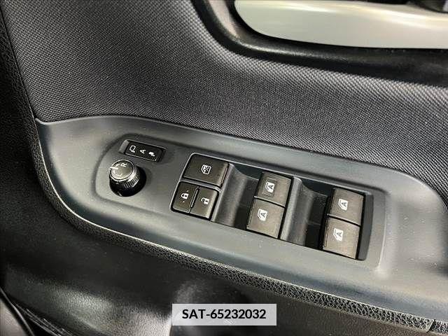 Toyota NOAH 2015-07 376290-28