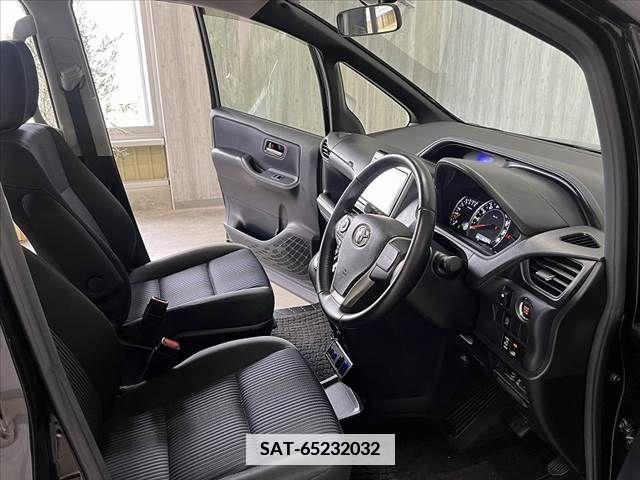 Toyota NOAH 2015-07 376290-14