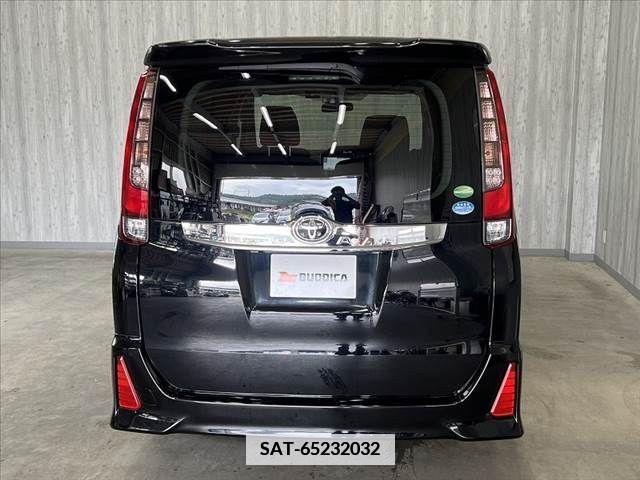 Toyota NOAH 2015-07 376290-13