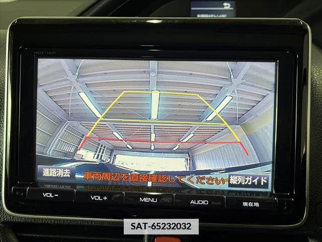 Toyota NOAH 2015-07 376290-3