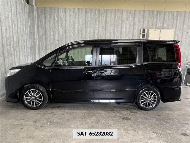 Toyota NOAH 2015-07 376290-11
