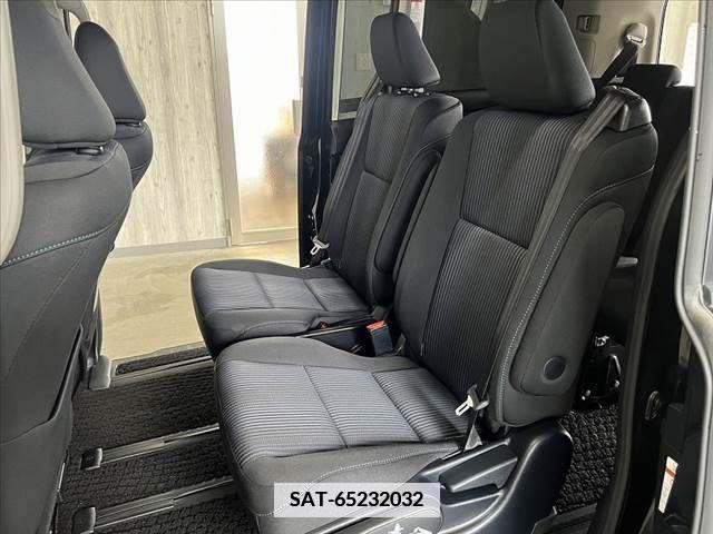 Toyota NOAH 2015-07 376290-23