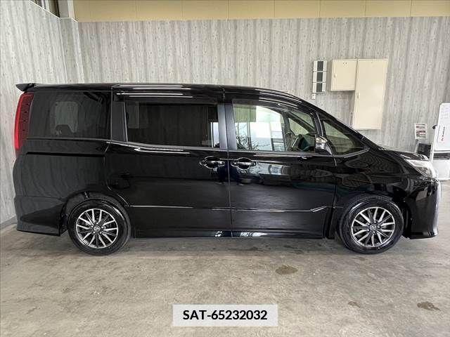 Toyota NOAH 2015-07 376290-10