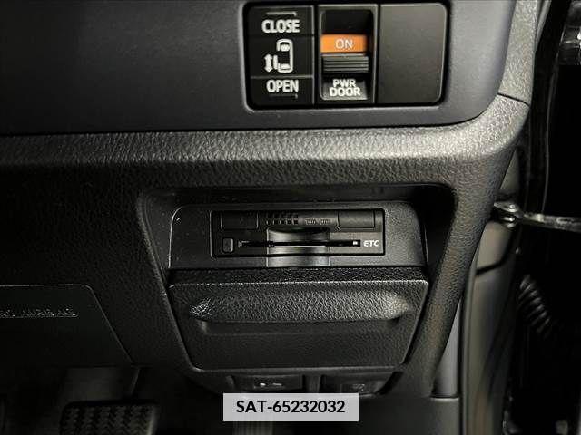 Toyota NOAH 2015-07 376290-18
