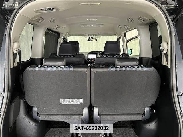 Toyota NOAH 2015-07 376290-16
