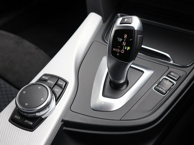 Bmw 3 SERIES 2016-10 196434-25