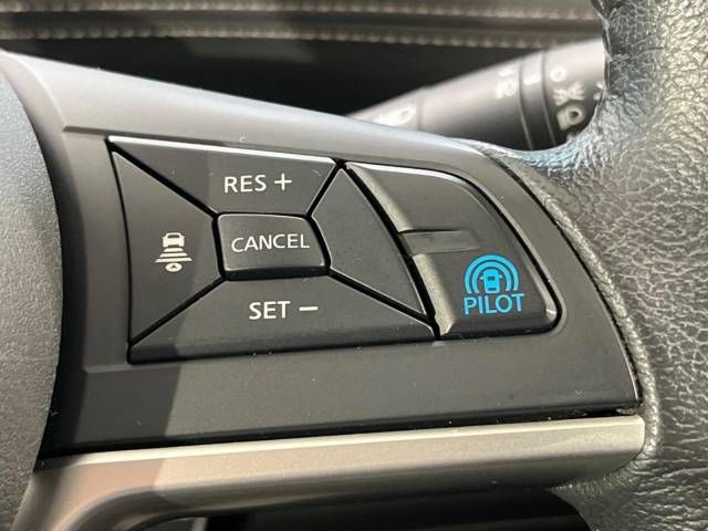 Nissan SERENA 2017-06 10987-5