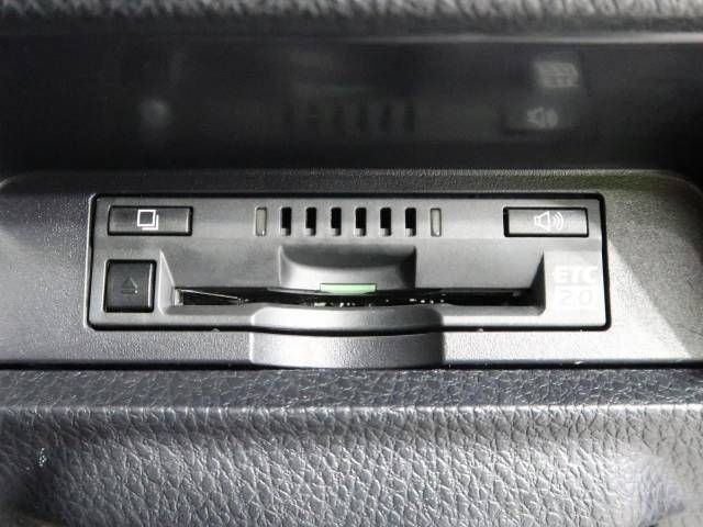 Toyota VOXY 2019-03 22729-7