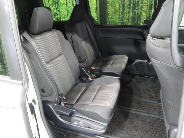Toyota VOXY 2019-03 22729-9
