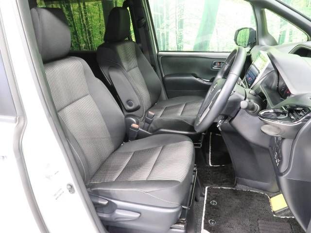 Toyota VOXY 2019-03 22729-8