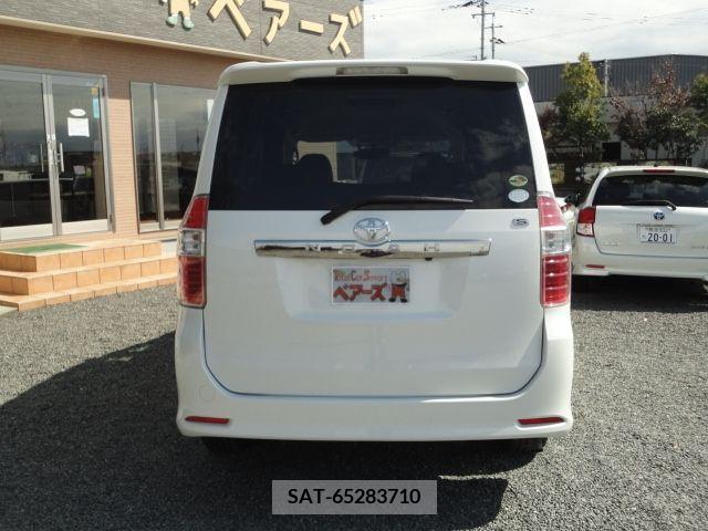 Toyota NOAH 2008-07 372789-23