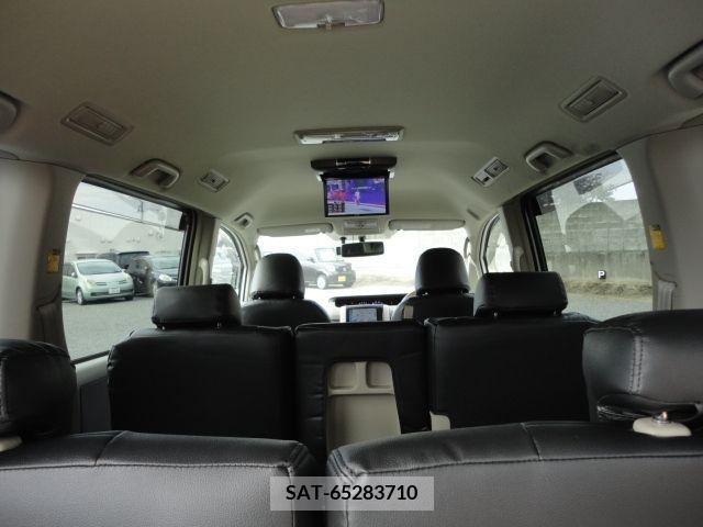 Toyota NOAH 2008-07 372789-29