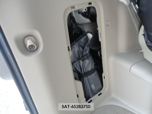 Toyota NOAH 2008-07 372789-28