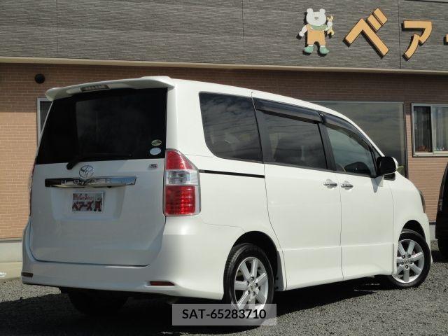 Toyota NOAH 2008-07 372789-2