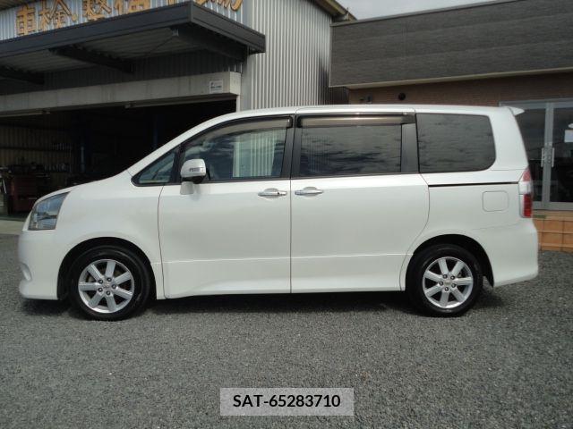 Toyota NOAH 2008-07 372789-14
