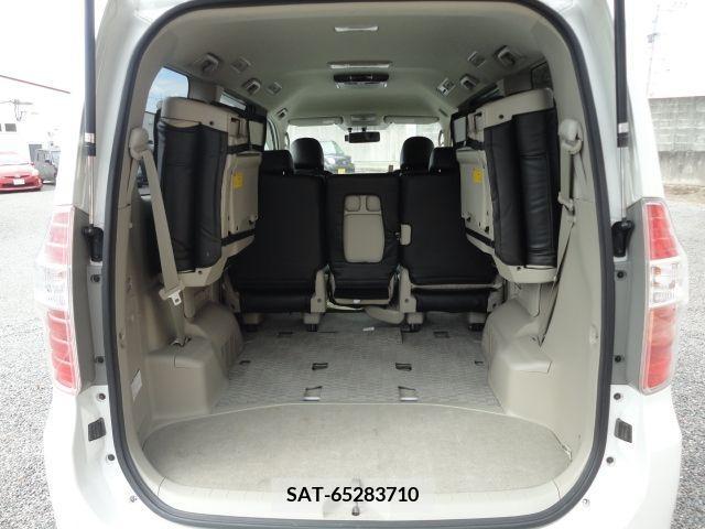 Toyota NOAH 2008-07 372789-12