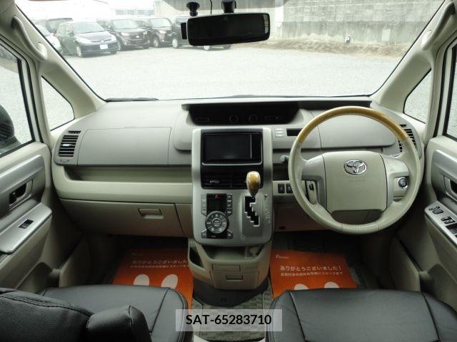 Toyota NOAH 2008-07 372789-1